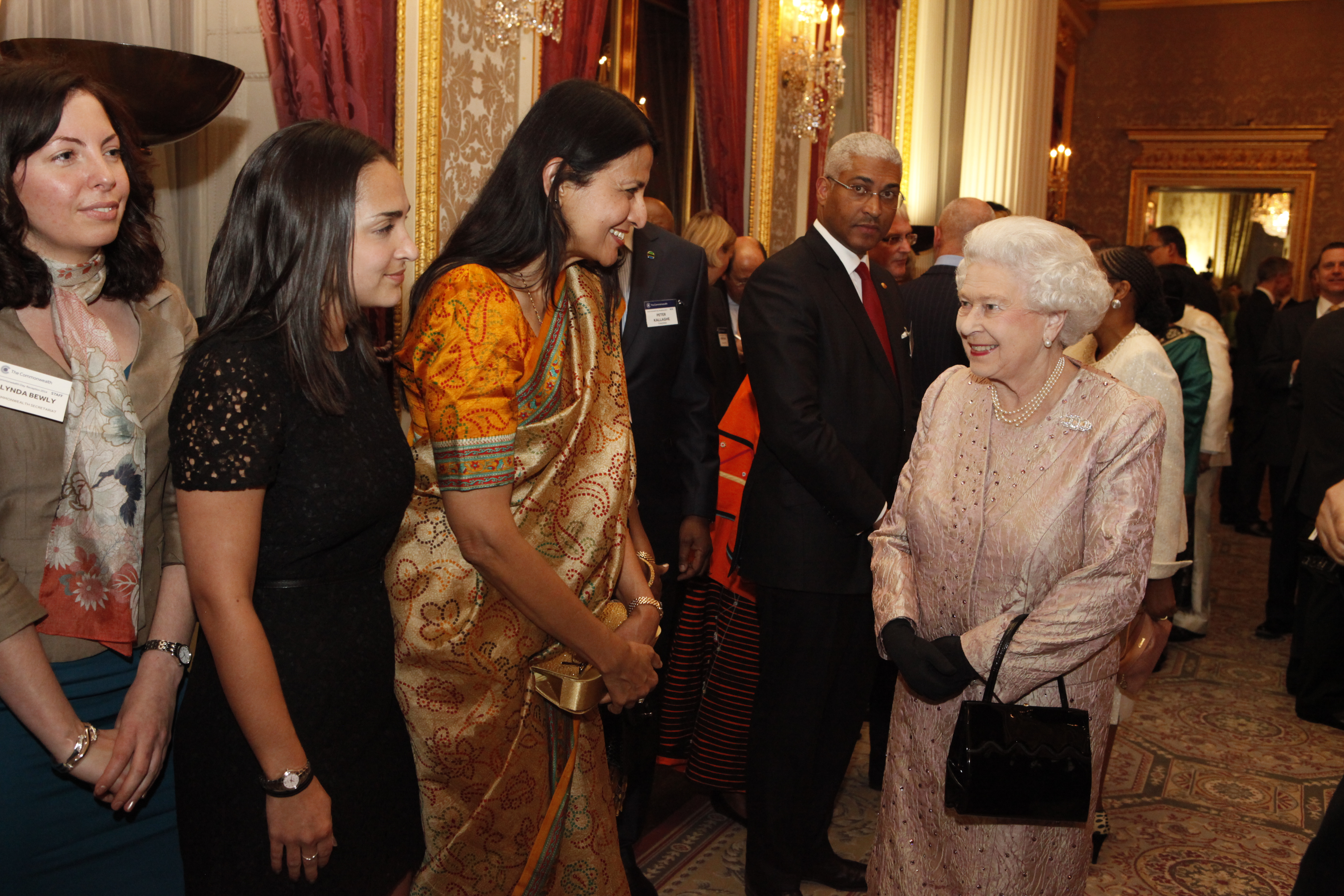HM The Queen greets Commonwealth Secretariat staff