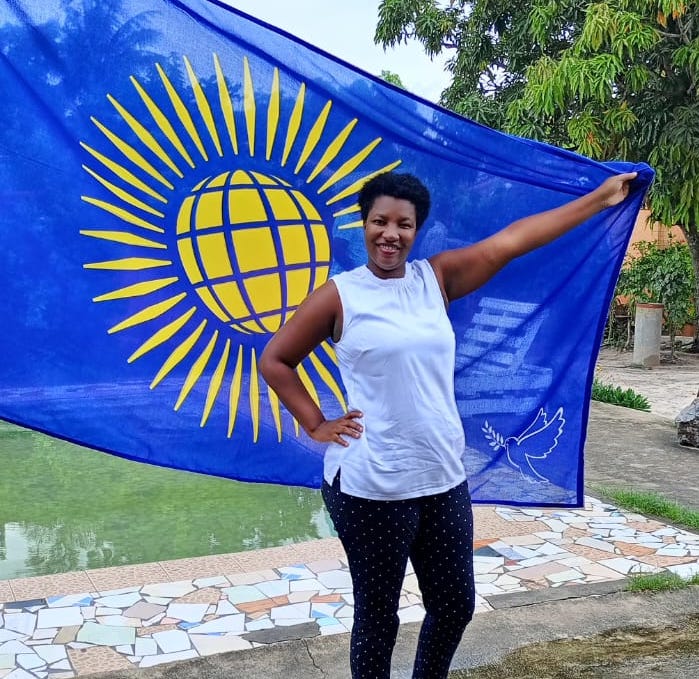 Drucila Meireles from Mozambique holding the Commonwealth Flag for Peace