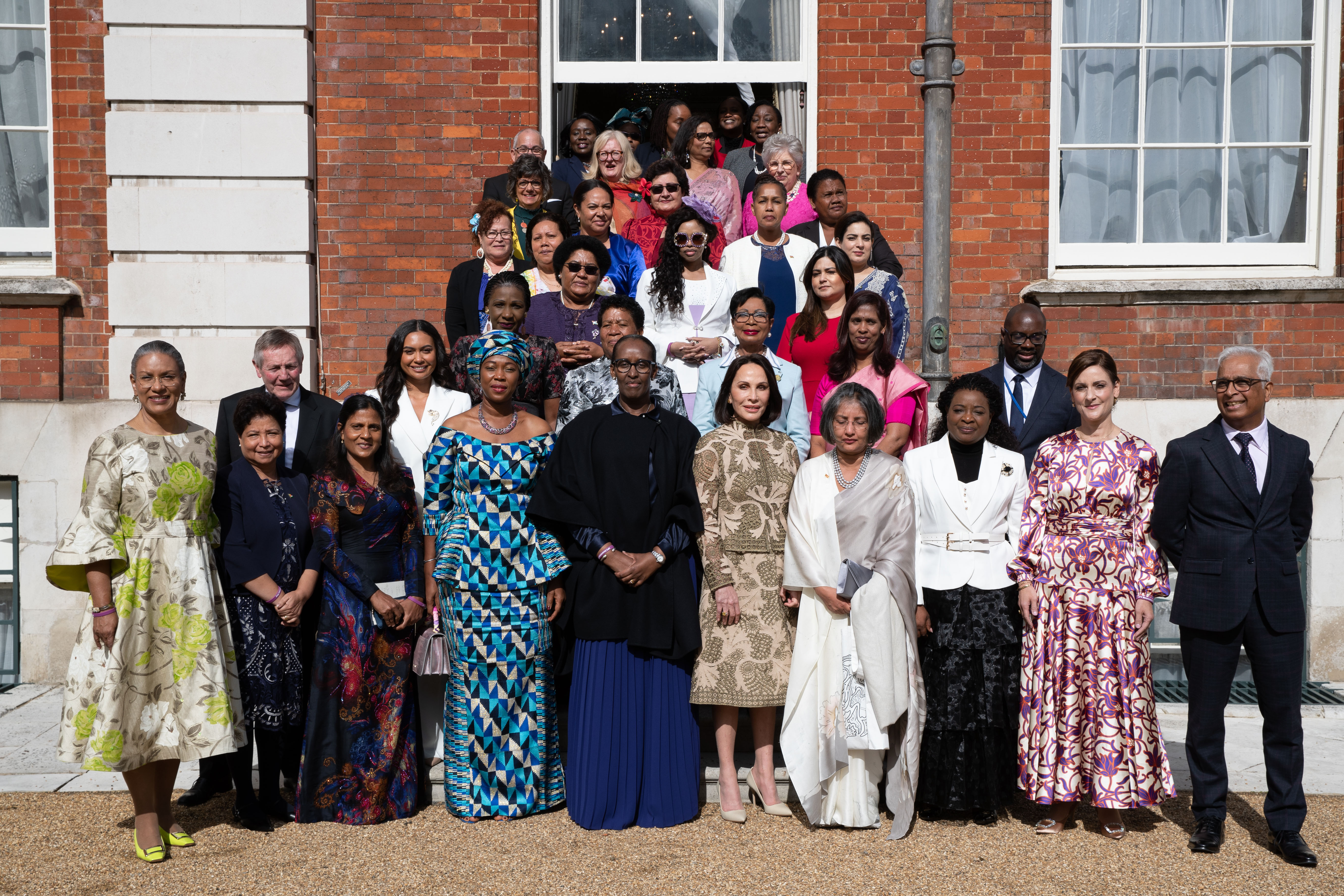 Family photo of spouses and partners of Commonwealth Heads of Government 
