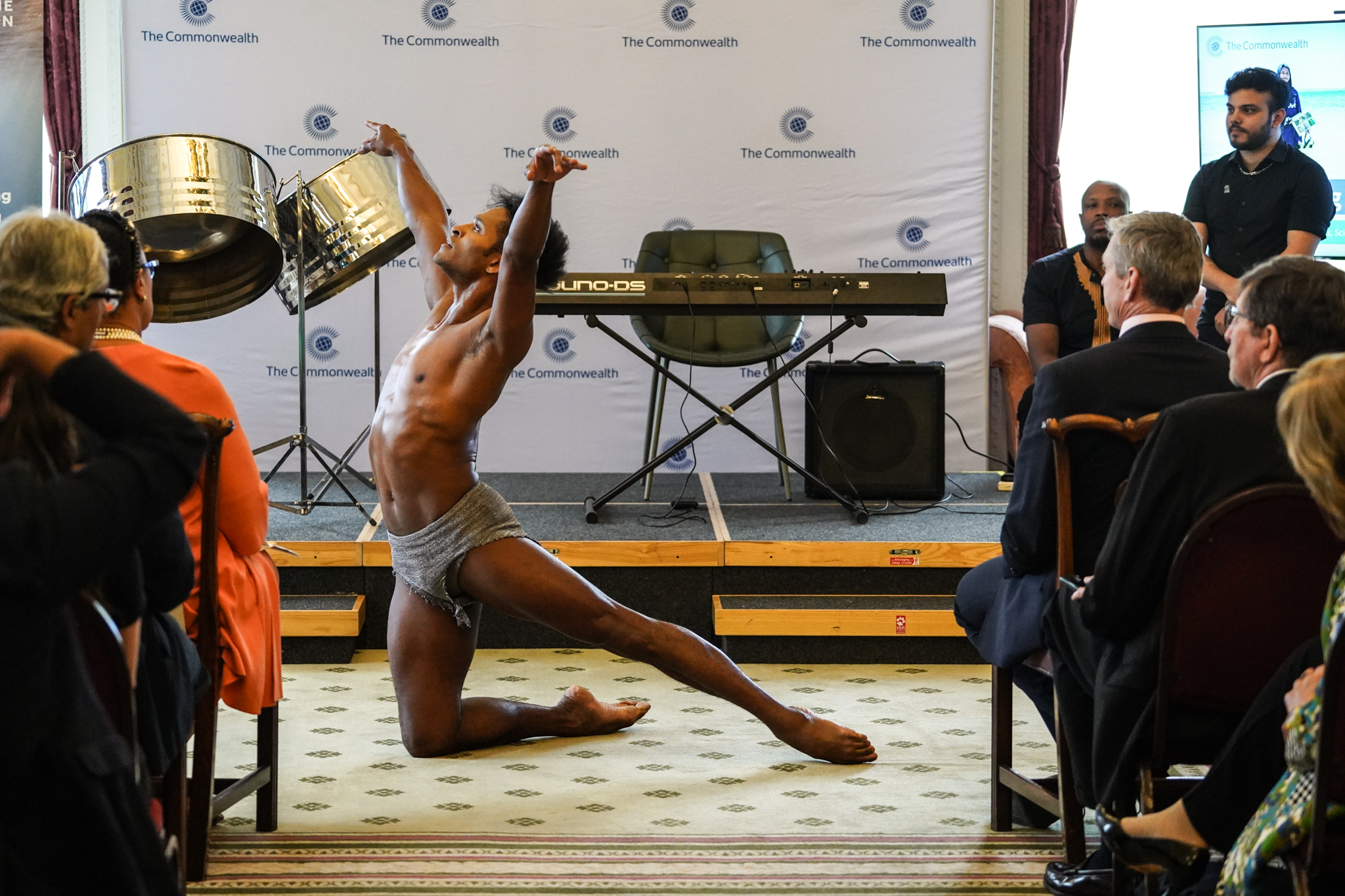 ballet-performance-to-represent-the-oceans