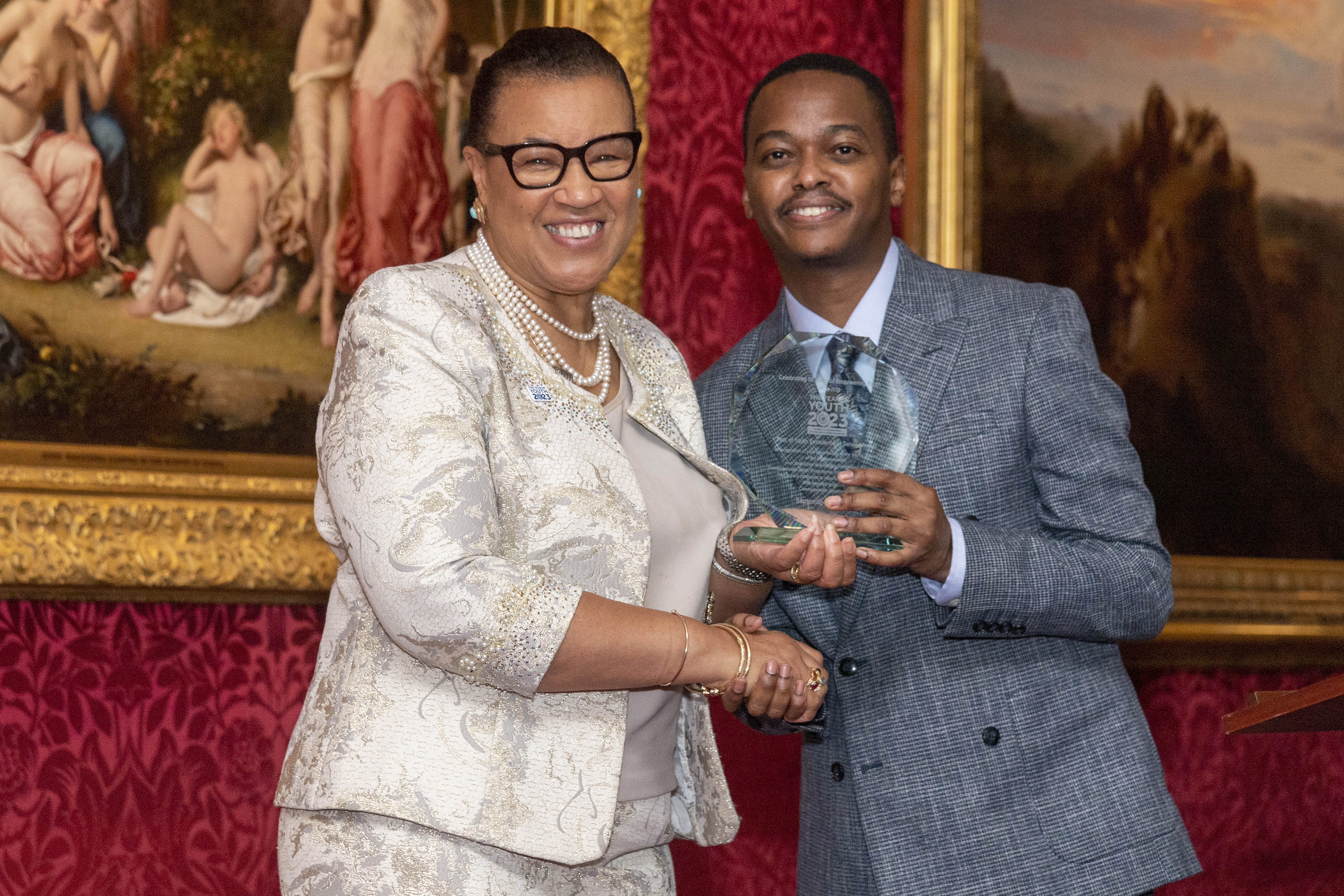 Commonwealth Secretary General and a Commonwealth Youth Award winner pose together 