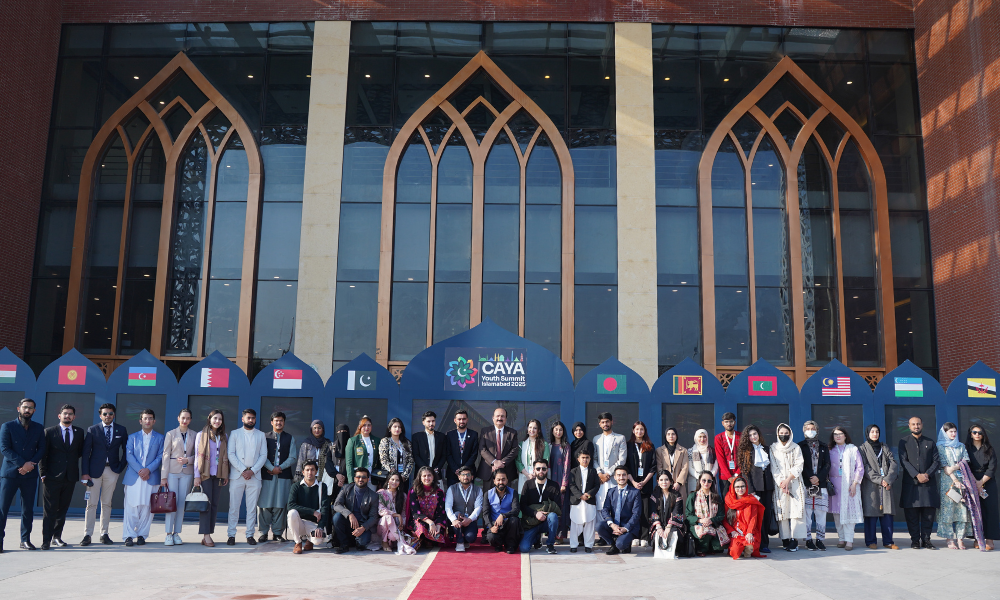 Group photo of young people with the Chair of the Prime Minister's Youth Programme