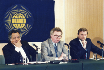 Press Briefing after the meeting of Commonwealth Committee of Foreign Ministers on Southern Africa (CFMSA), Parliament House, Canberra, Australia 1989. L-R: Commonwealth Secretary-General Shridath Ramphal; Joe Clarke, Minister of Foreign Affairs, Canada; Australian Foreign Minister Gareth Evans.