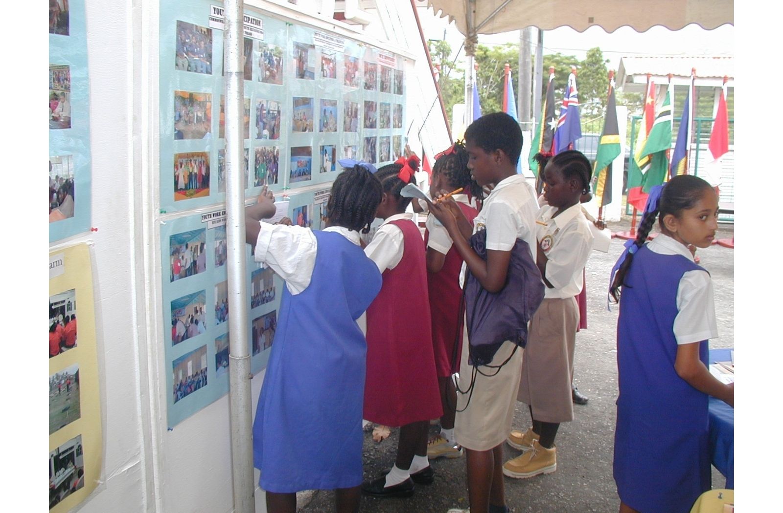 School children attending 2005 Commonwealth Day celebrations at the CYP Caribbean Regional Centre in Guyana