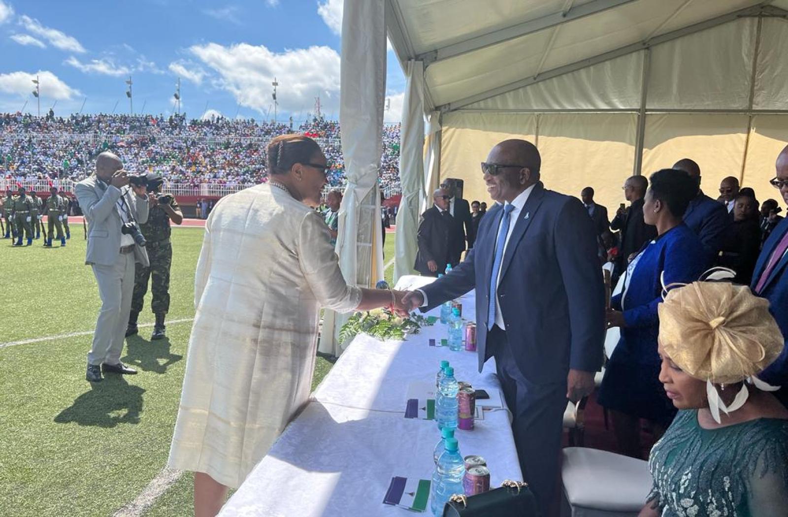 Secretary-General shaking hands with the Prime Minister