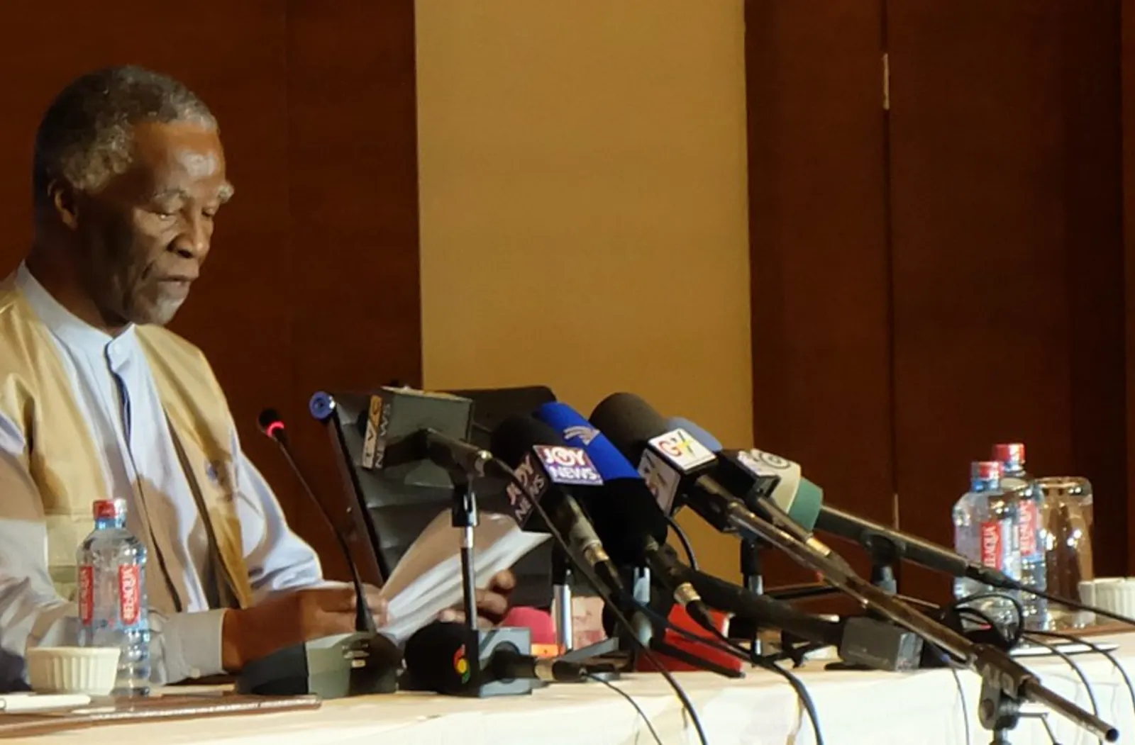 HE Thabo Mbeki delivering the Commonwealth Observer Group Interim Statement in Accra