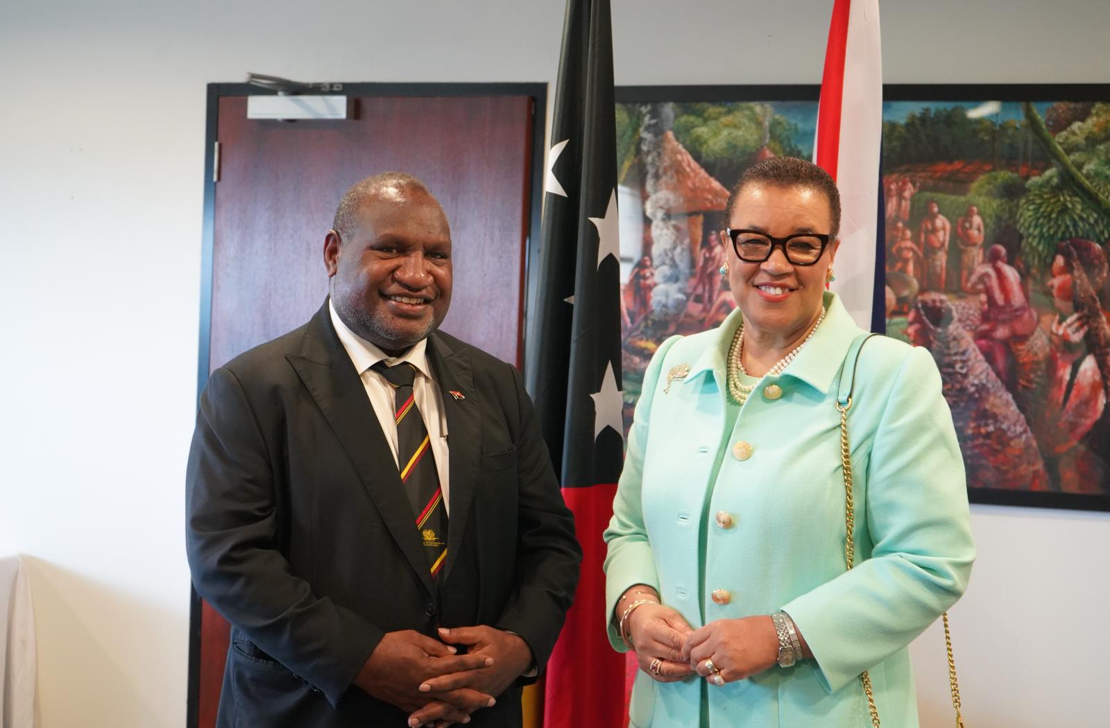 Secretary-General with the Prime Minister PNG