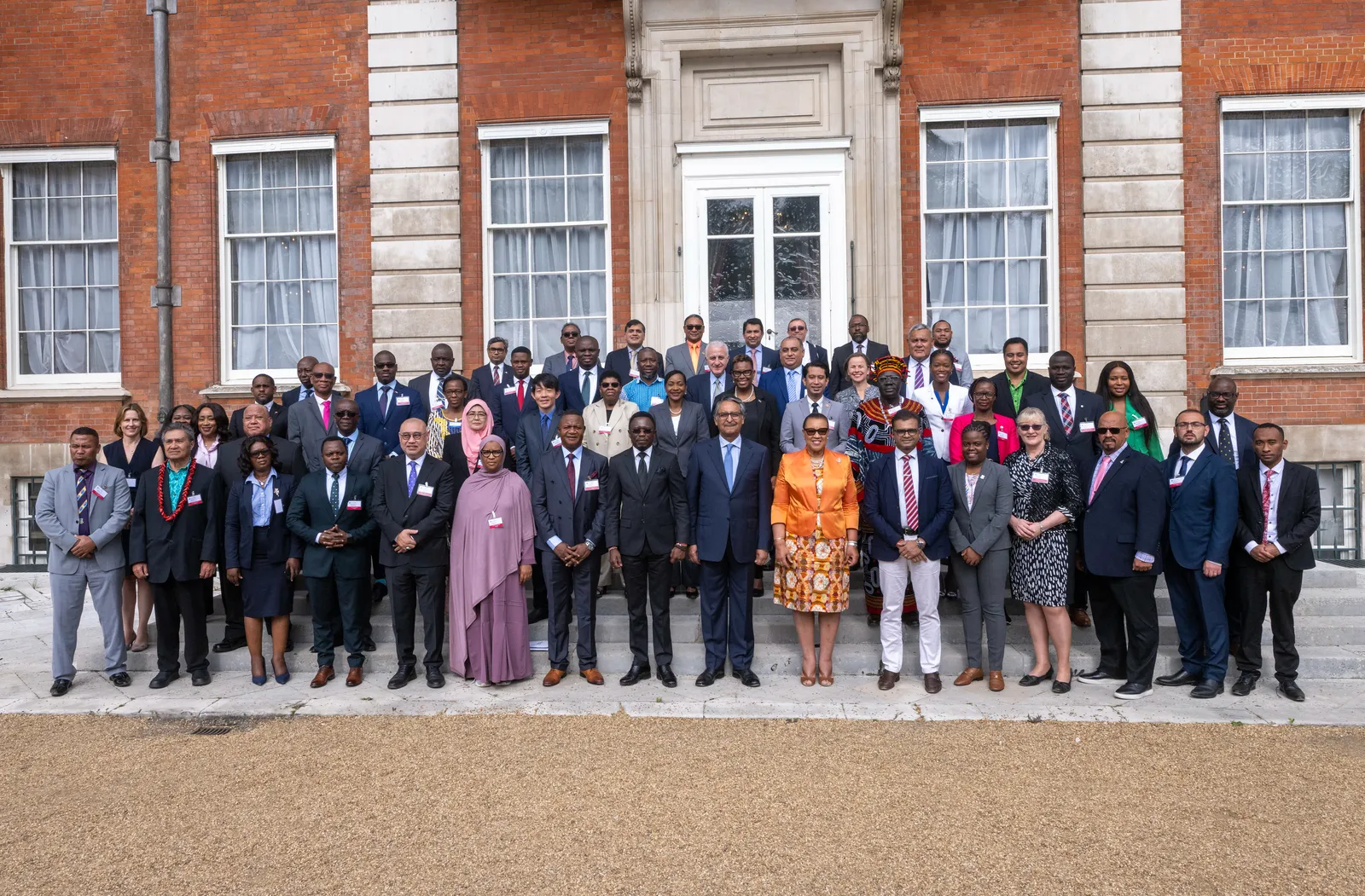 Family photo of Commonwealth youth ministers