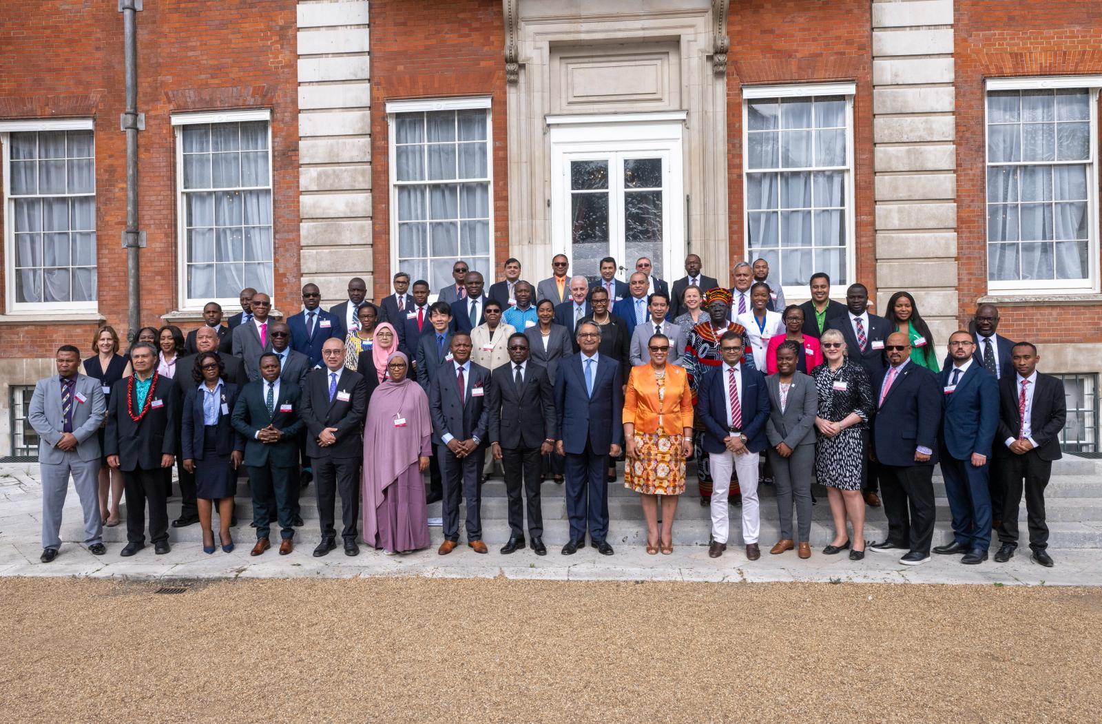 Family photo of Commonwealth youth ministers