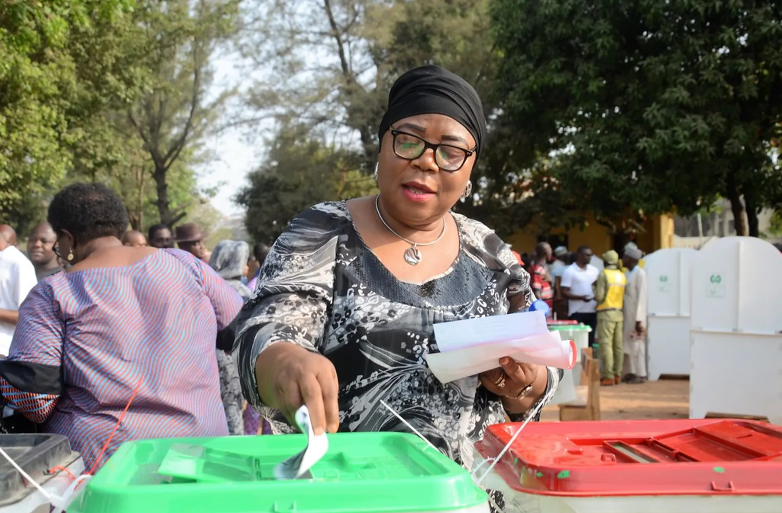A woman casts her vote in the Nigeria elections in 2019