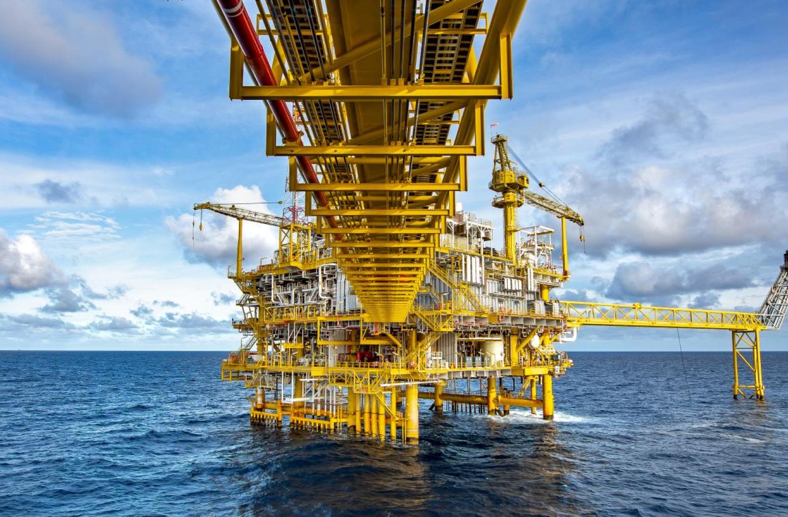 image of an oil/gas rig