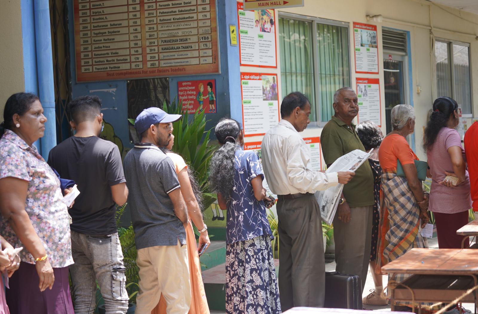 Voters in the queue to vote in the 2024 Sri Lanka elections