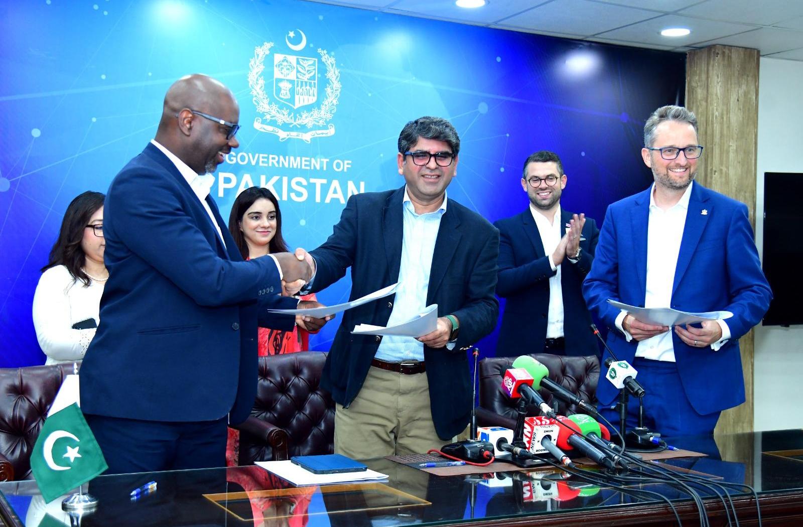 group shot of 6 people