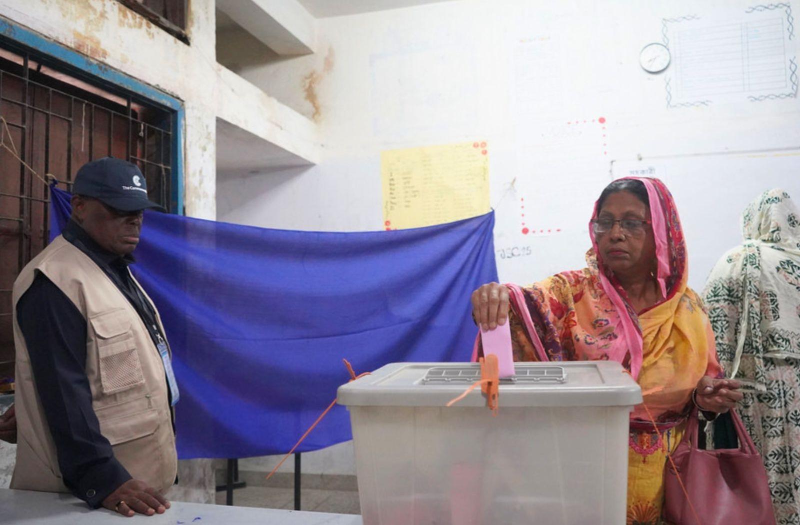 H.E. Nana Akufo-Addo, former President of the Republic of Ghana watches as a woman makes her vote during the Bangladesh 2026 parliamentary elections