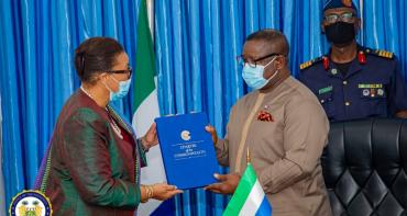 Commonwealth Secretary-General presenting Commonwealth Charter to President Julius Maada Bio