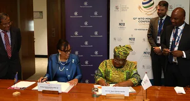 Secretary General of the Commonwealth and Director General signing the MoU