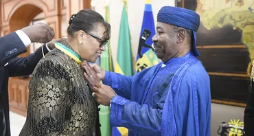 Secretary-General receiving the award