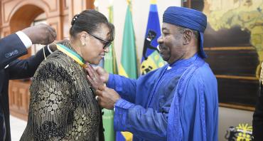 Secretary-General receiving the award