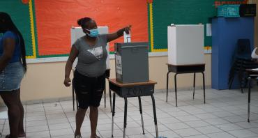 Woman voting in Bahamas