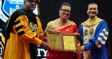 SG receiving the life time achievement award