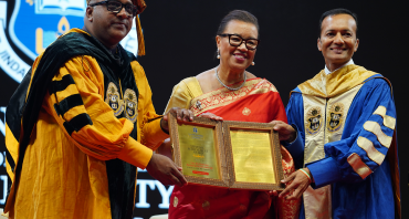 SG receiving the life time achievement award