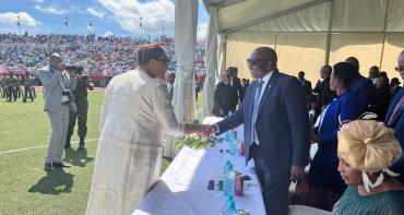 Secretary-General shaking hands with the Prime Minister