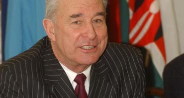 Don McKinnon of New Zealand was Secretary-General of the Commonwealth from 2000 to 2008.