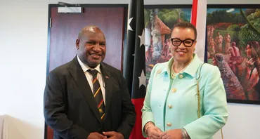 Secretary-General with the Prime Minister PNG