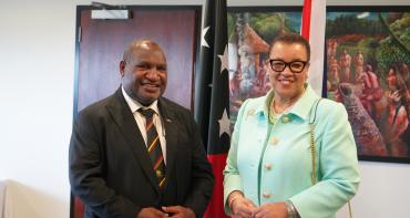 Secretary-General with the Prime Minister PNG