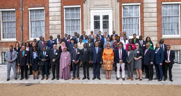 Family photo of Commonwealth youth ministers
