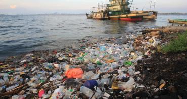 Boat and plastic pollution