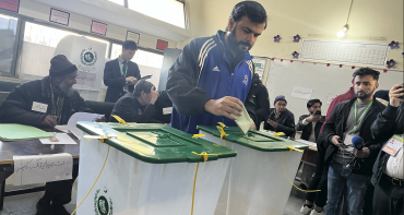 Man voting in Pakistan