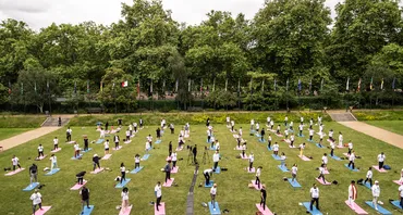 People-attend-yoga-on-the-front-lawn-of-marlborough-house