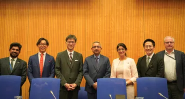 Group photo of Commonwealth Deputy Secretary-General (Programmes), Tanmaya Lal, and Aarti Holla-Maini, UNOOSA Director, Katsuaki Sato, President and CEO of SpaceData Inc and other delegates