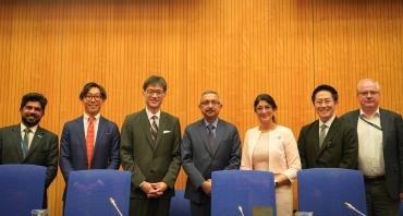 Group photo of Commonwealth Deputy Secretary-General (Programmes), Tanmaya Lal, and Aarti Holla-Maini, UNOOSA Director, Katsuaki Sato, President and CEO of SpaceData Inc and other delegates 